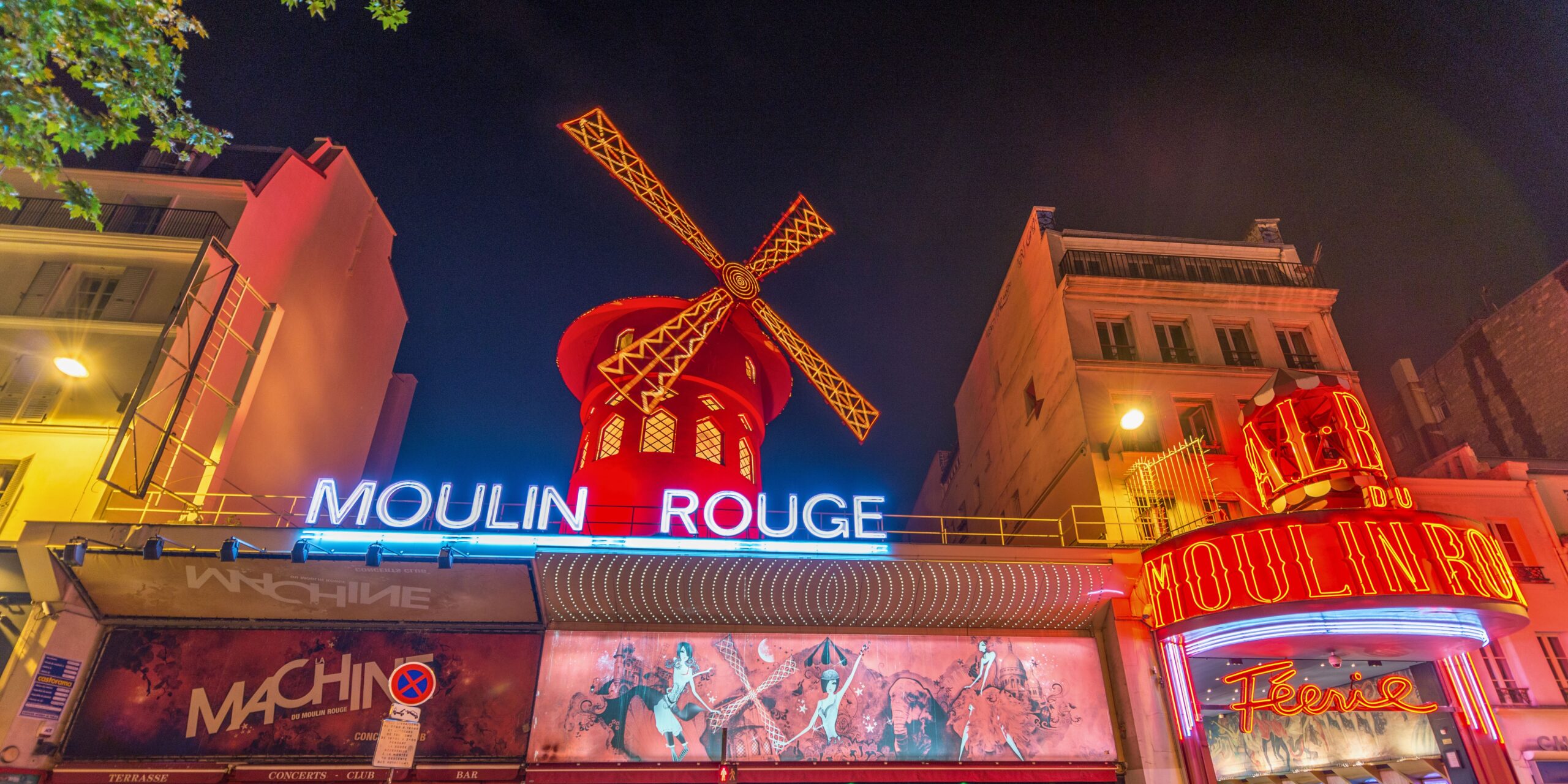 La sortie incontournable à faire un soir à Paris : Le cabaret du Moulin Rouge